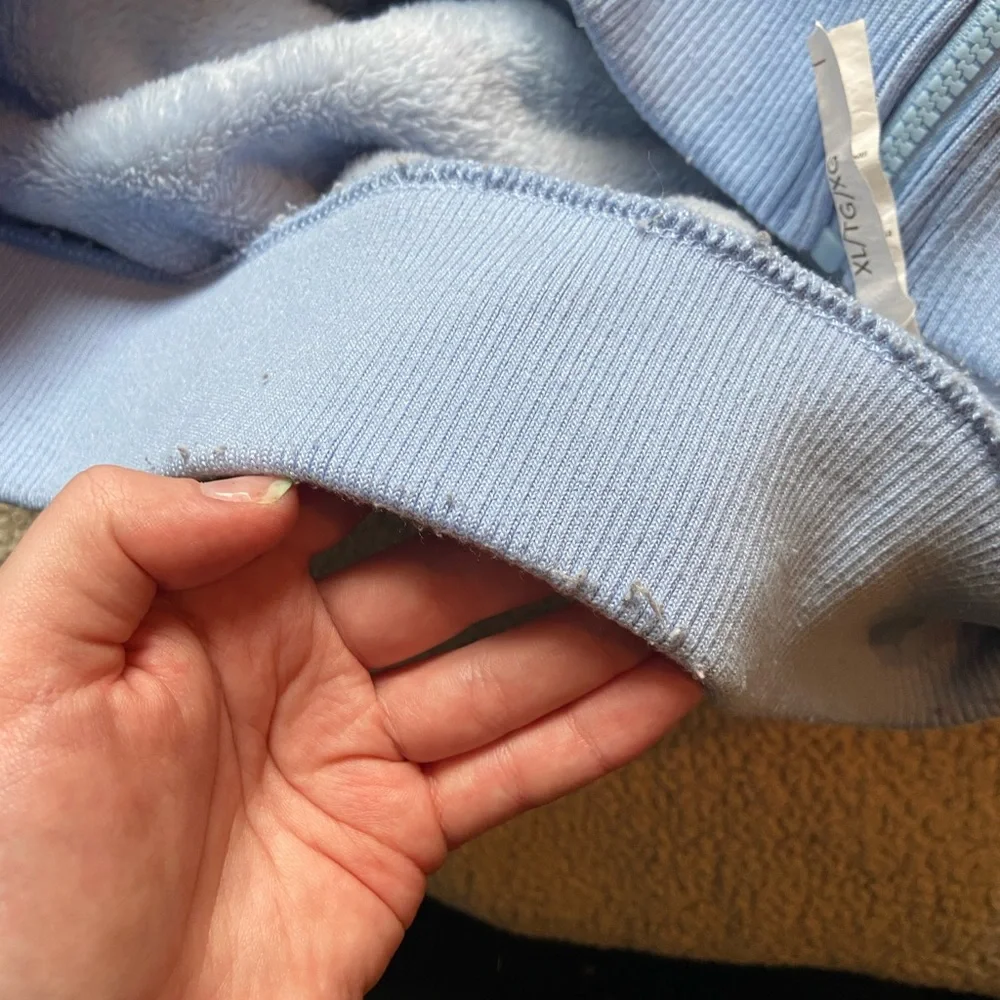 🌸 Weekend Edition 🌸 cropped fuzzy sweater - Picture 5 of 7